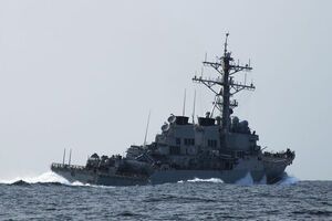 Американський військовий корабель Porter облетіли російські літаки з вимкненими транспондерами