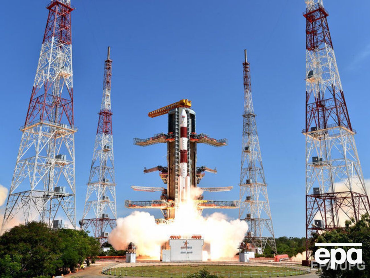 С индийского космодрома взлетела ракета со 104 спутниками на борту