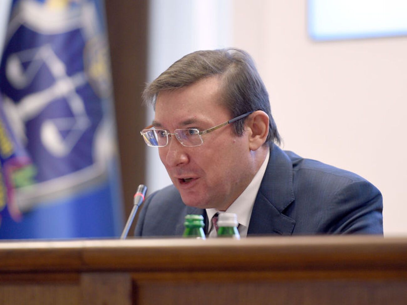 Юрий Луценко не исключил, что нардепов, уклонившихся от уплаты налогов, могут привлечь к уголовной ответственности