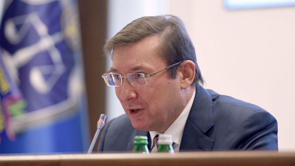 Юрий Луценко не исключил, что нардепов, уклонившихся от уплаты налогов, могут привлечь к уголовной ответственности