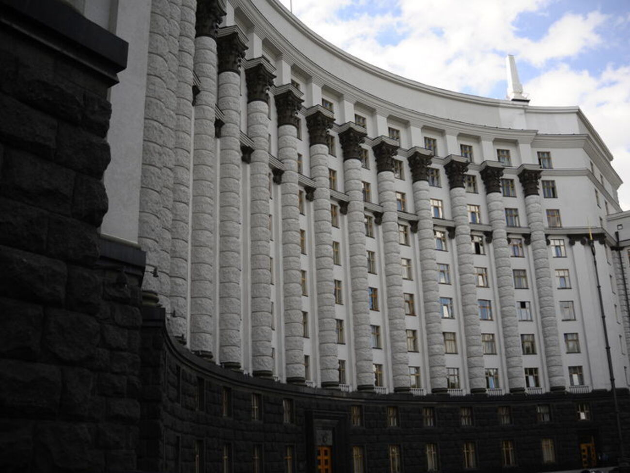 Кабмін запровадив надзвичайні заходи в енергосистемі України