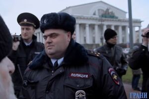 В России продолжают задерживать людей за репосты и комментарии в соцсетях