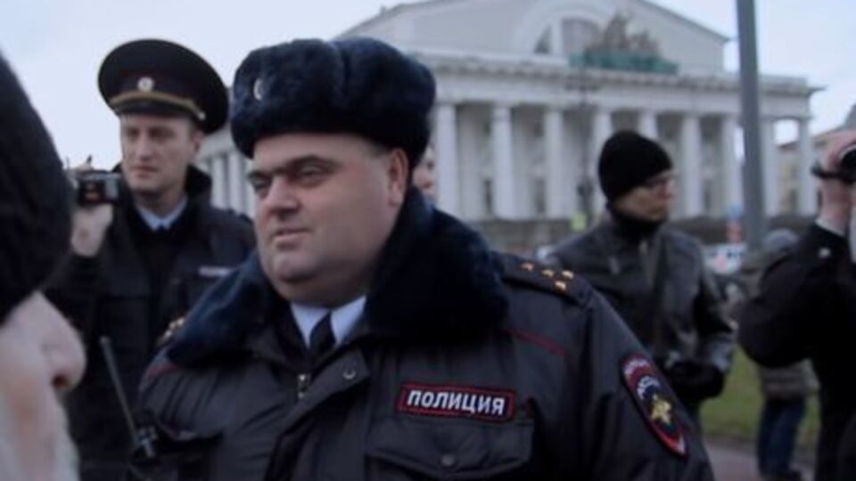 В России продолжают задерживать людей за репосты и комментарии в соцсетях