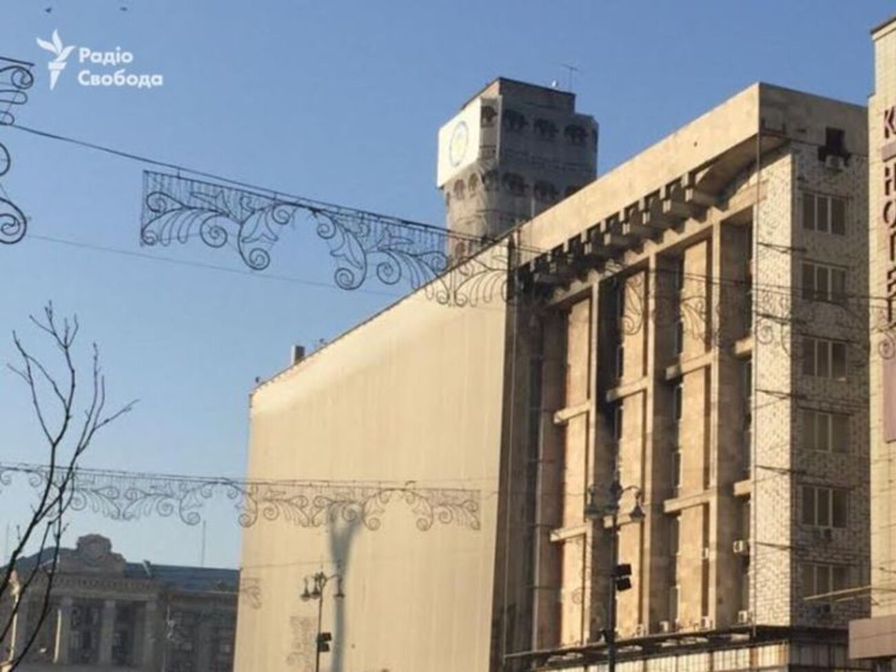 С Дома профсоюзов снесли незаконную надстройку