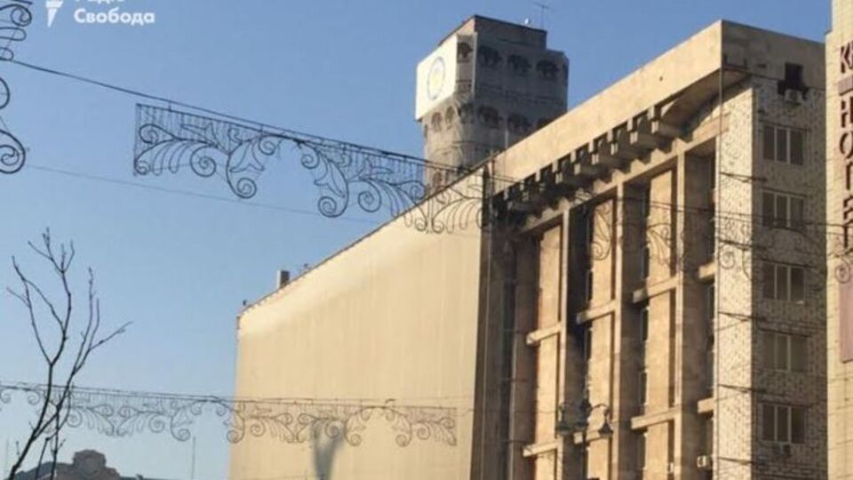 С Дома профсоюзов снесли незаконную надстройку