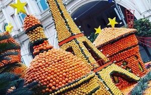 Фестиваль лимонно-апельсинових скульптур проходить у Франції