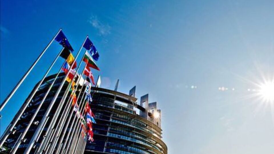 В Европарламенте одобрили резолюцию по созданию Совета министров обороны