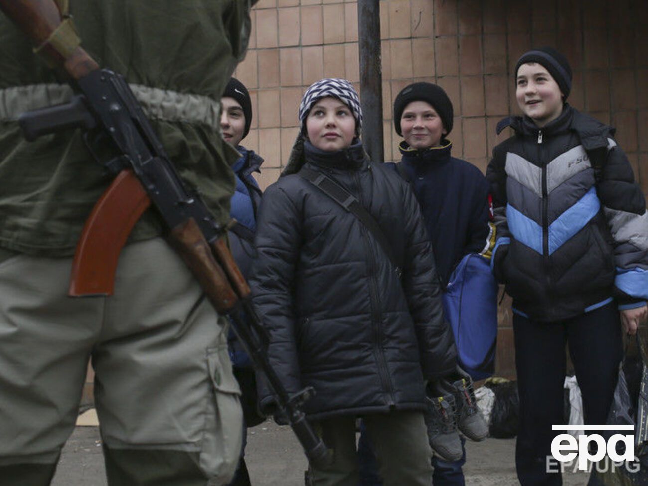 За даними ЮНІСЕФ, близько 200 тис. дітей проживають у межах 15 кілометрів від лінії конфлікту на сході України