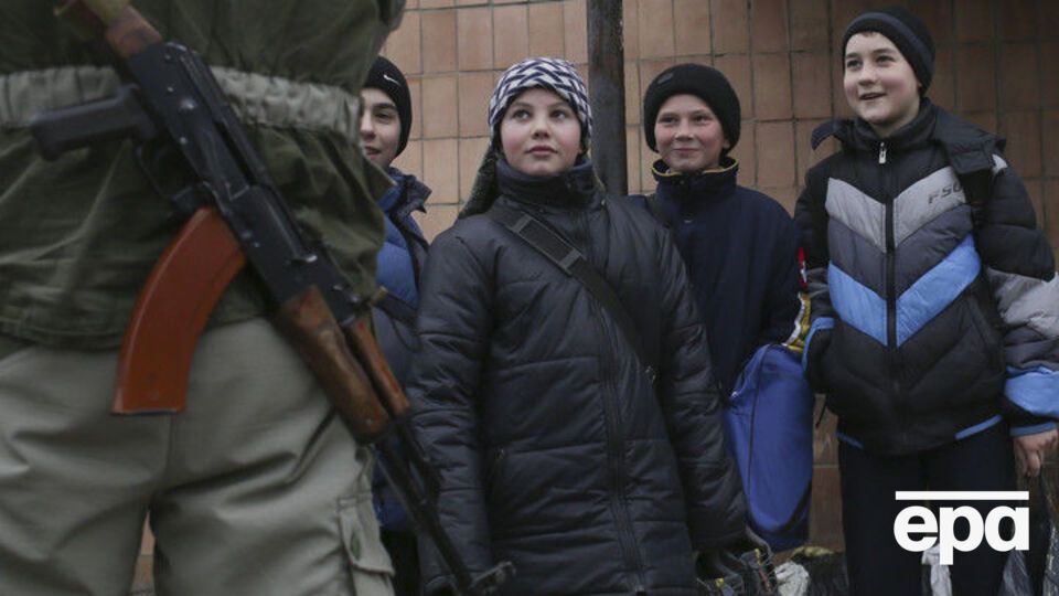 По данным ЮНИСЕФ, около 200 тыс. детей проживают в пределах 15 километров от линии конфликта на востоке Украины