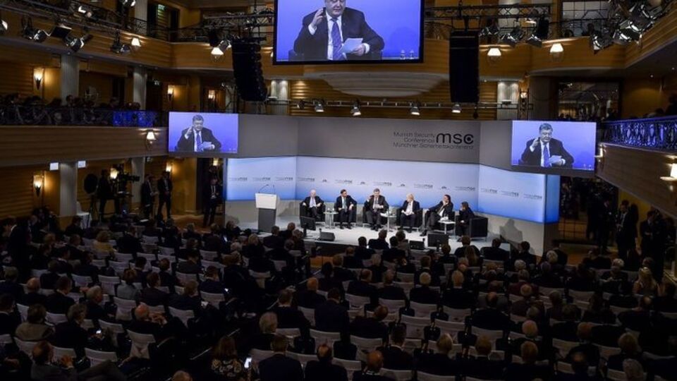 Порошенко: Ми не маємо наміру здаватися і готові захищати нашу країну