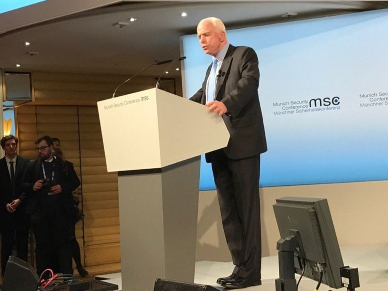 Маккейн підкреслив, що заяви Трампа іноді є суперечливими