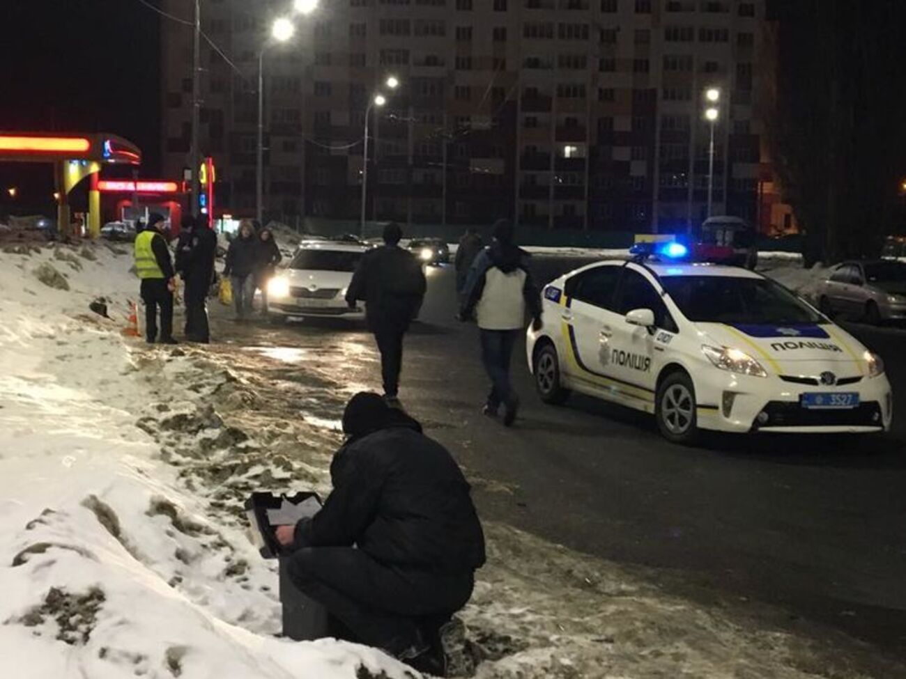 Для встановлення обставин виїхали вісім нарядів патрульної служби та слідчо-оперативна група