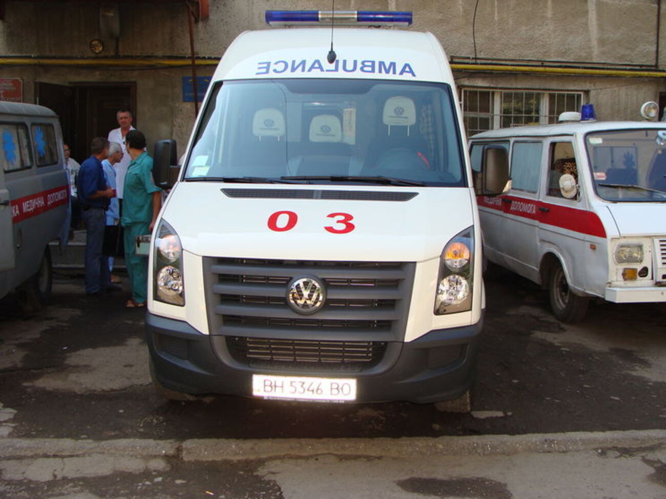 Одесские медики занимаются ранением в бедро у пассажира автобуса