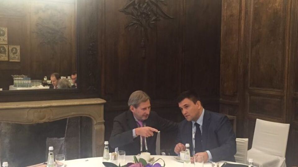 Клімкін обговорює з єврокомісаром Ганом питання безвізу