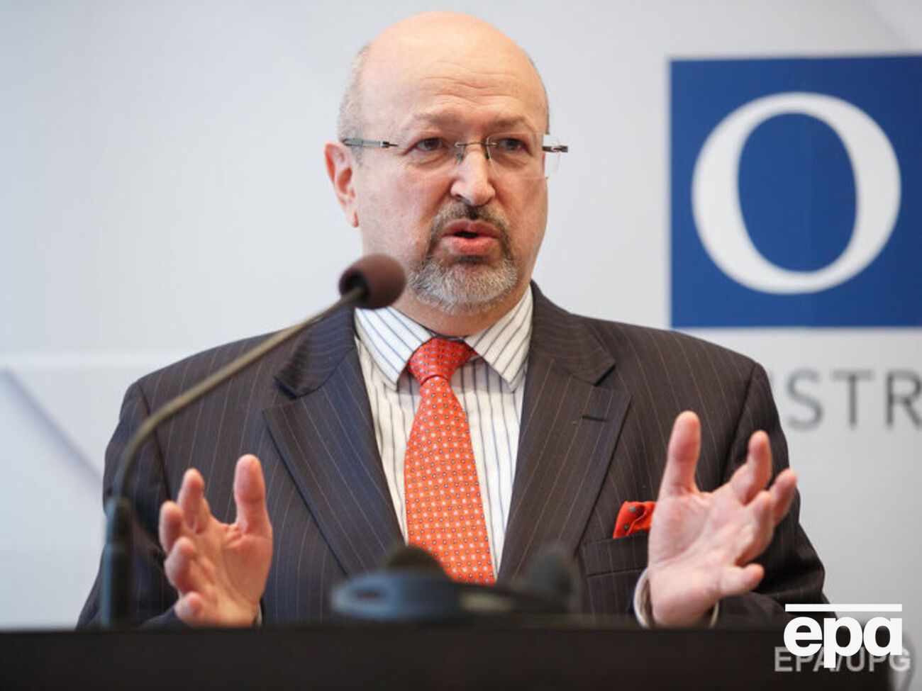 Генсек подчеркнул, что хотел бы иметь больше людей в районах, контролируемых боевиками, но отметил, что "в данных условиях в этом нет смысла"