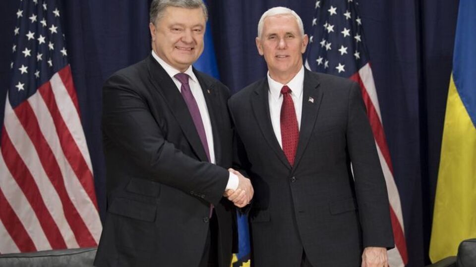 Вице-президент США Майк Пенс и президент Украины Петр Порошенко встретились в Мюнхене
