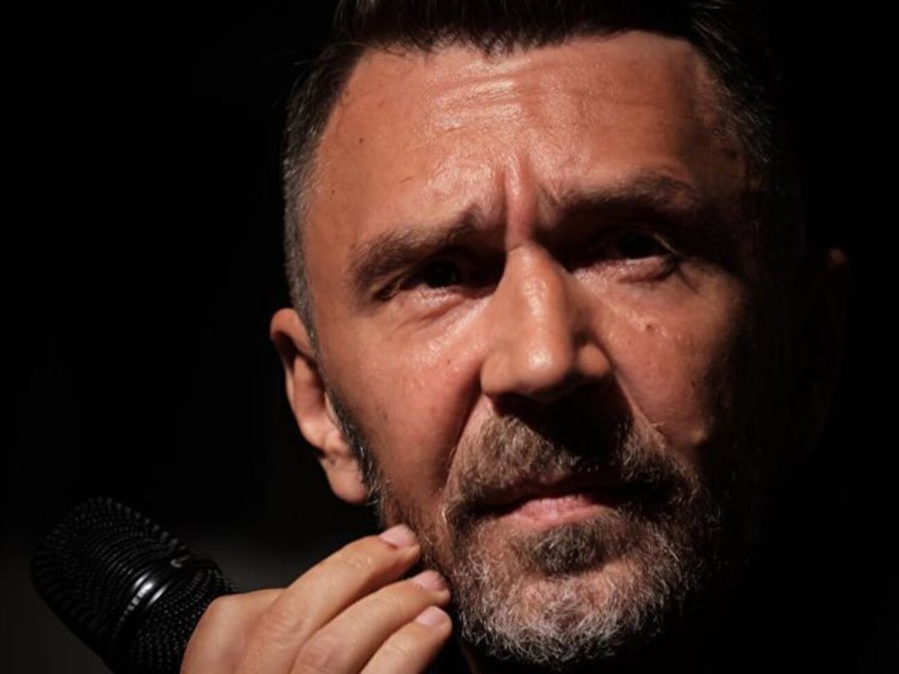 Шнур записал ролик, в котором читает стих