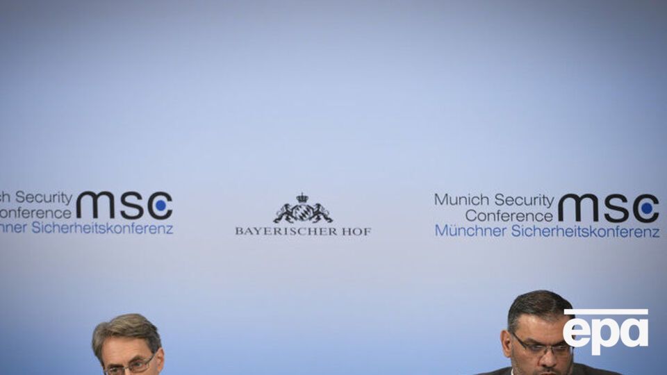 За словами Рота (на фото ліворуч), Асада потрібно замінити кимось, хто "погодиться гарантувати безпеку для всіх груп населення, які проживають у Сирії"