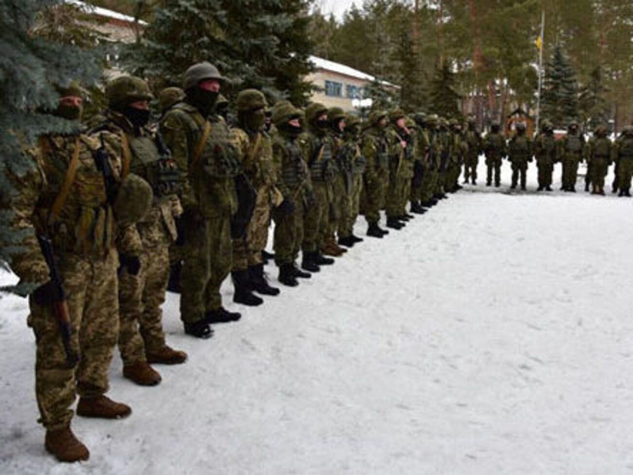 В Авдеевку отправился отряд в составе сотрудников спецподразделений и криминальной полиции