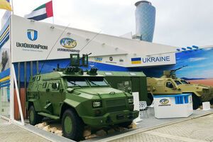 Премьера беспилотного БТР "Фантом" состоится на выставке в ОАЭ
