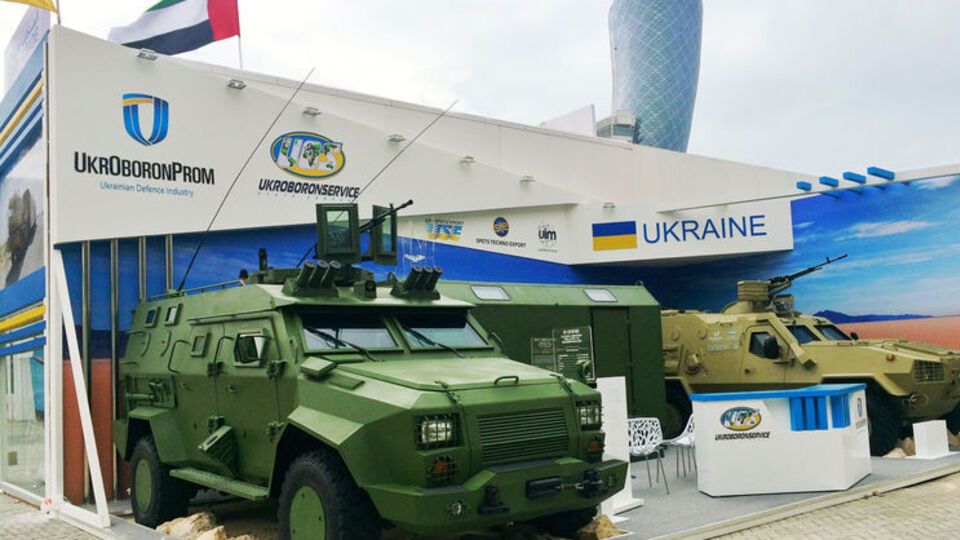 Премьера беспилотного БТР "Фантом" состоится на выставке в ОАЭ