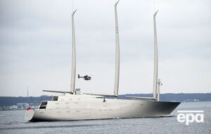 Крупнейшая в мире яхта российского олигарха попала под арест