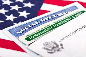 Некоторые держатели Green Card были задержаны после того, как Трамп подписал документ об ужесточении правил въезда в США