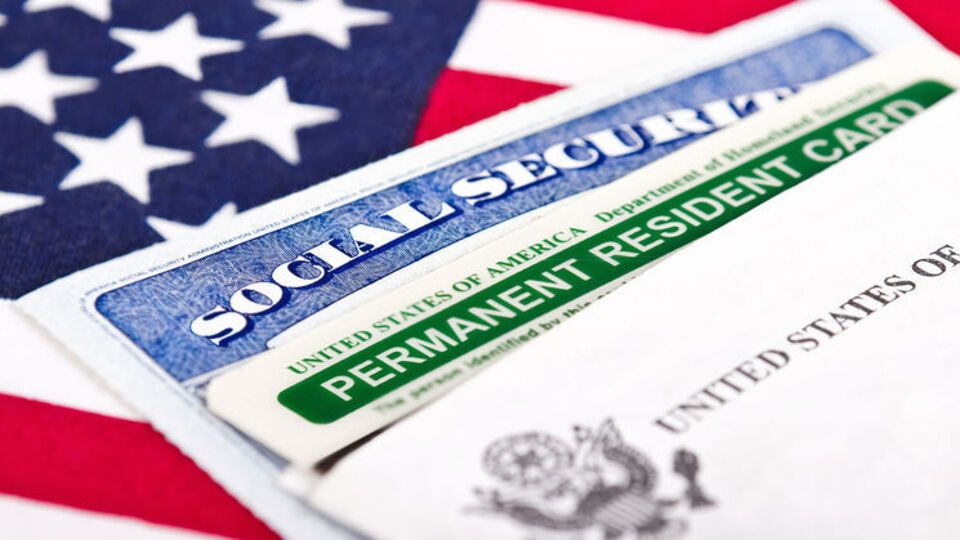 Некоторые держатели Green Card были задержаны после того, как Трамп подписал документ об ужесточении правил въезда в США