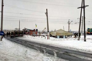 Участники акции заблокировали тепловоз