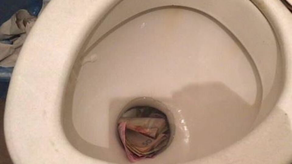 Прикордонник вимагав від місцевого жителя $1500 за спрощення процедури пропуску автотранспорту з продуктами харчування