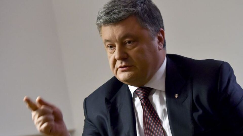 Порошенко: Никто не имеет права на равнодушие, когда на наших глазах реализуется традиционный российский сценарий – в заложники берется целый город