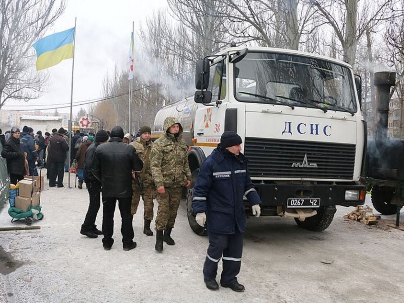 Сотрудники ГСЧС несут службу в Авдеевке