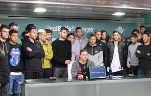 Игроки "Бетиса" поддержали Зозулю