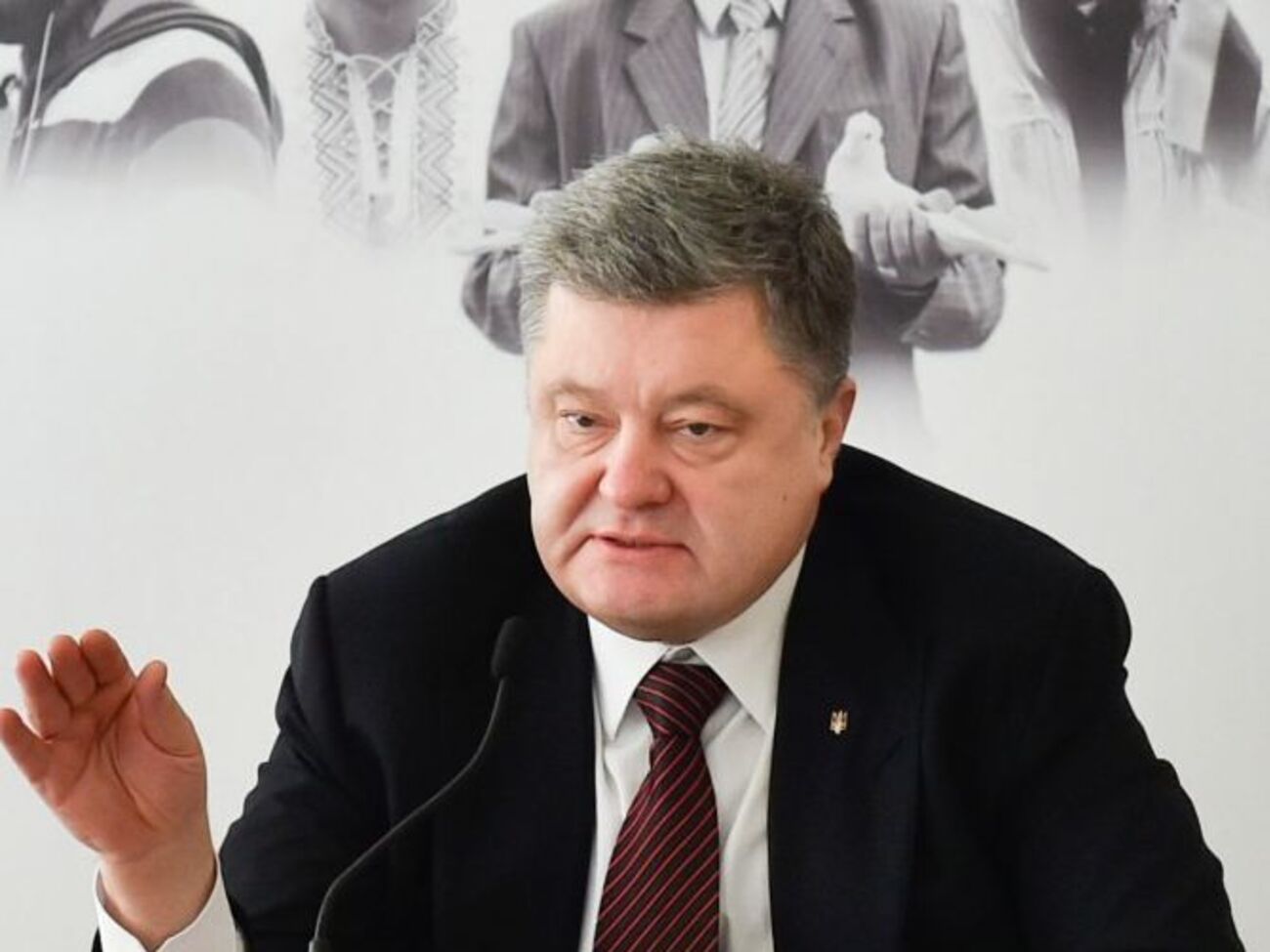 Порошенко: Вважаю доречним встановлення таких стипендій у вищих навчальних закладах, де вони мріяли вчитися