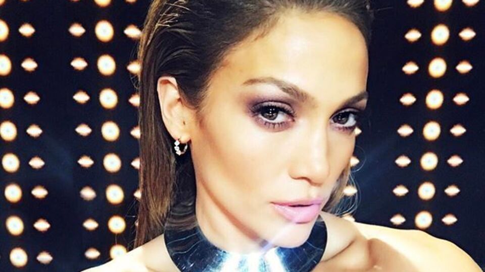 Лопес показала грудь на съемках "Оттенков синего"