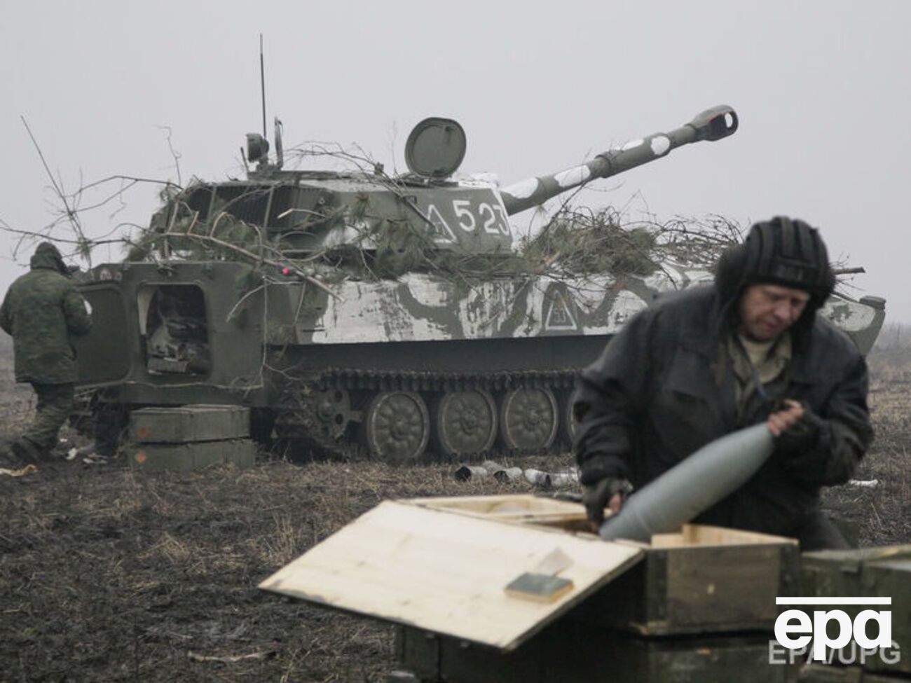Россия поставляет террористам на востоке Украины танки и другую военную технику