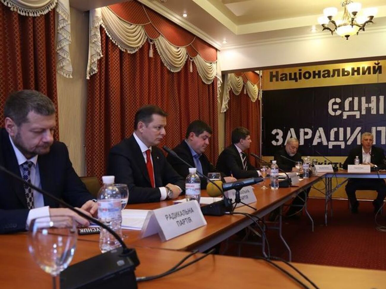 Представники трьох парламентських фракцій узяли участь у круглому столі