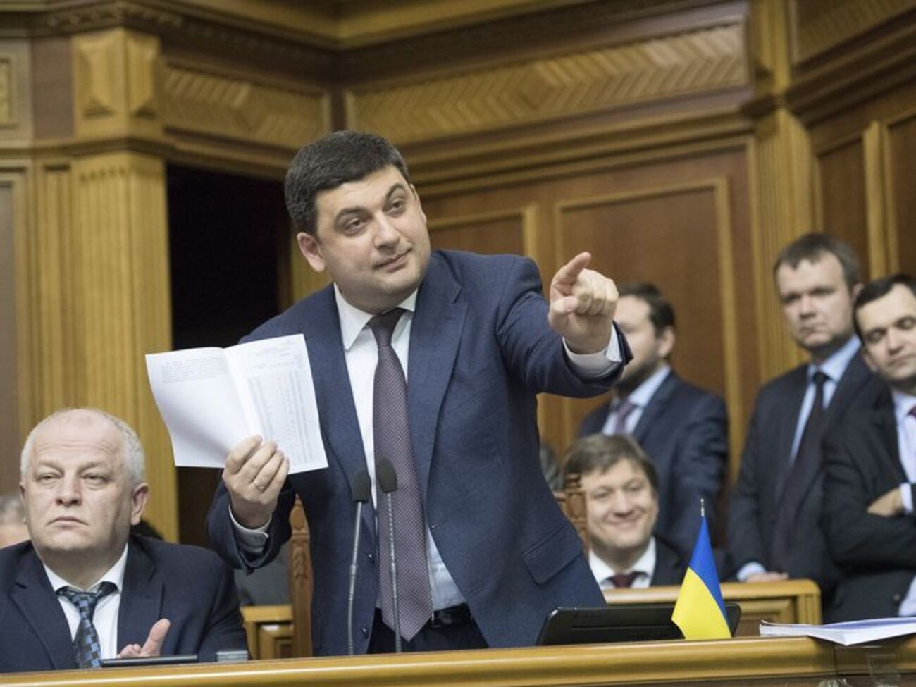 Парубій заявив, що проект постанови про відставку Гройсмана (на фото) видалили з сайту Ради, тому що під ним не було необхідної кількості підписів