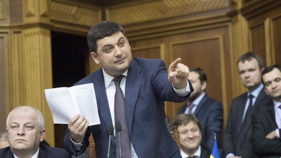Парубий заявил, что проект постановления об отставке Гройсмана (на фото) удалили с сайта Рады, потому что под ним не было необходимого количества подписей