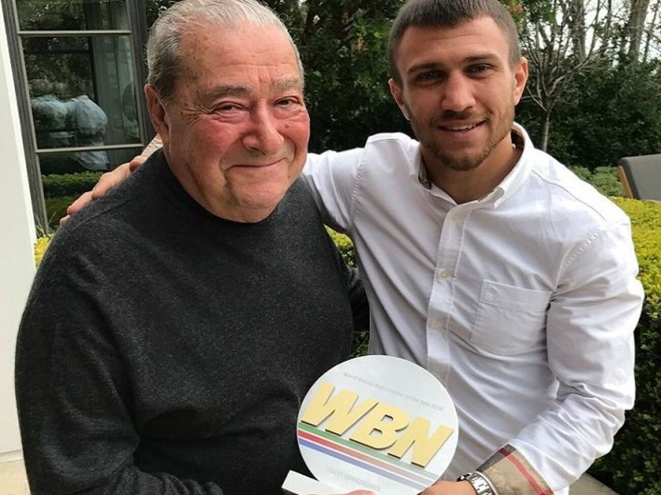 Ломаченко (праворуч) і його промоутер Боб Аурум