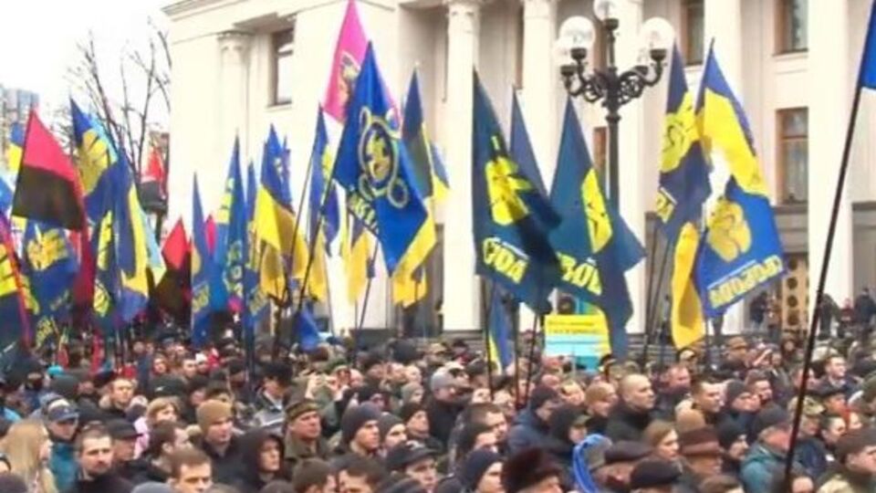 В центре Киева требуют от властей прекратить торговлю с оккупированной частью Донбасса