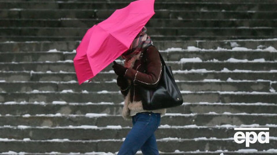 Рятувальники попереджають про сильний вітер у столиці