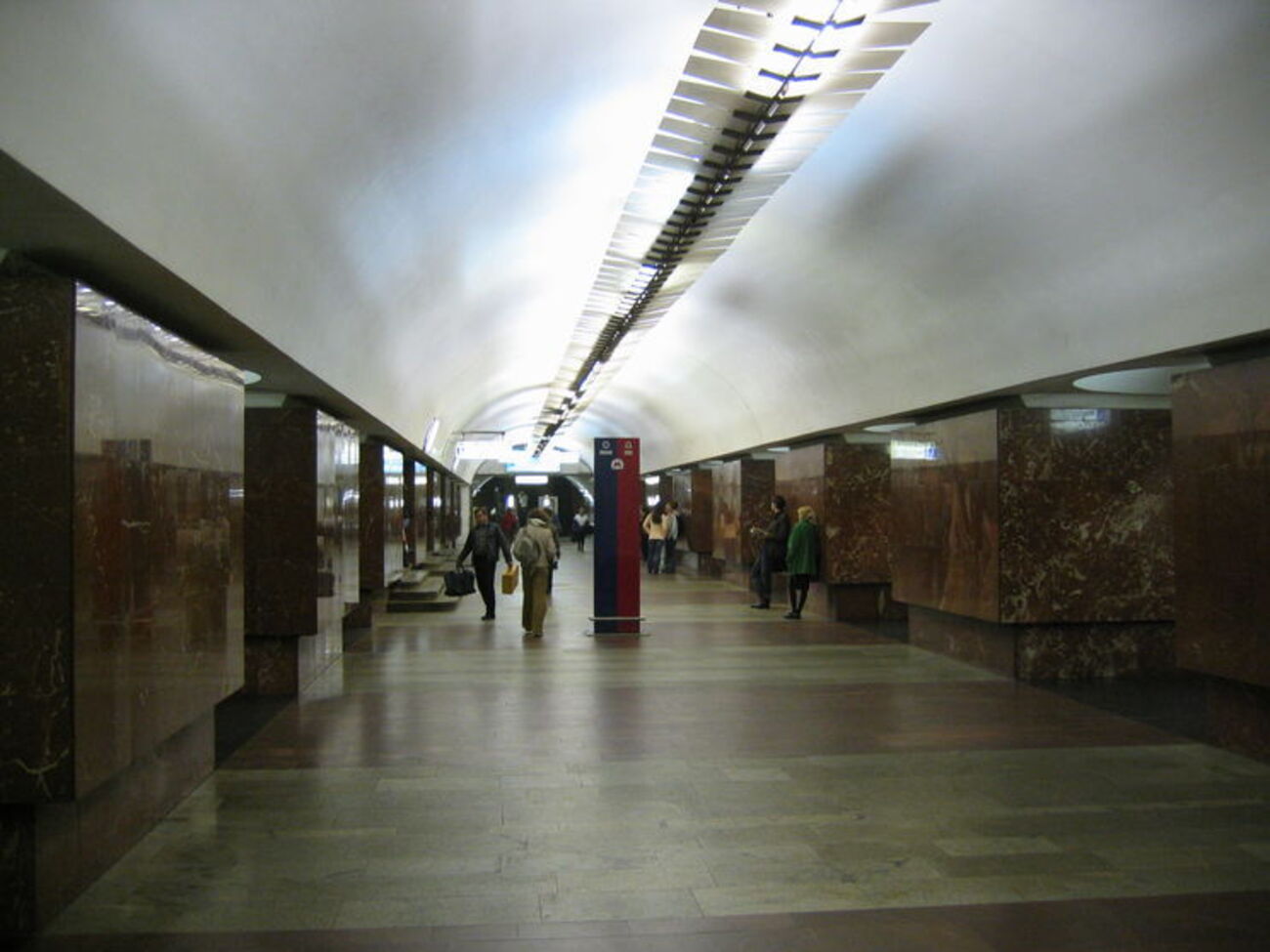 Станция была открыта в 1979 году