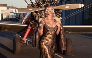 Пісня Selfish у виконанні Ріанни та репера Future вийде на диску Hndrxx