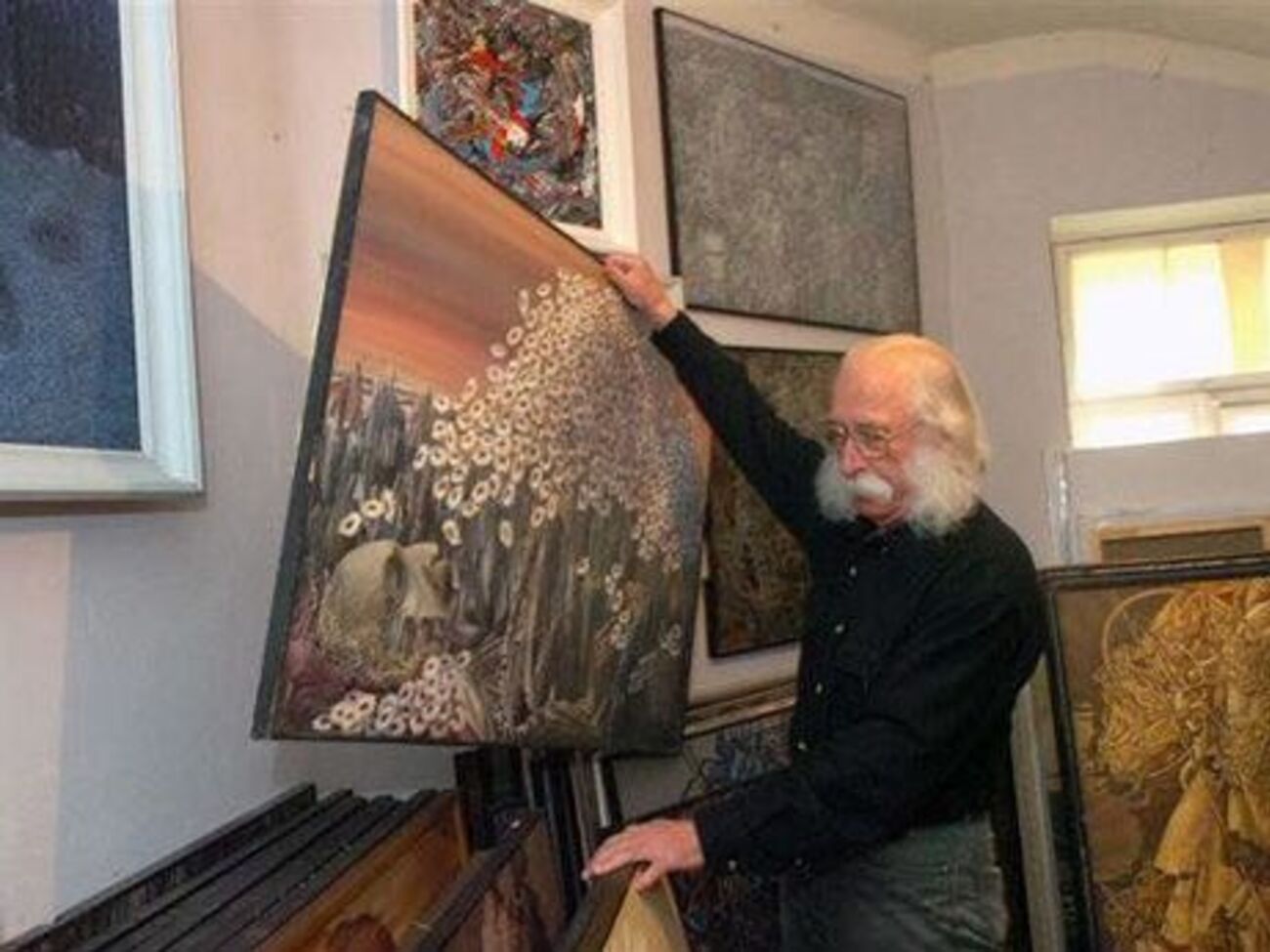 Комельков сообщил, что сейчас конфликт между Марчуком и его агентом "на паузе", но художник пообещал не усугублять его