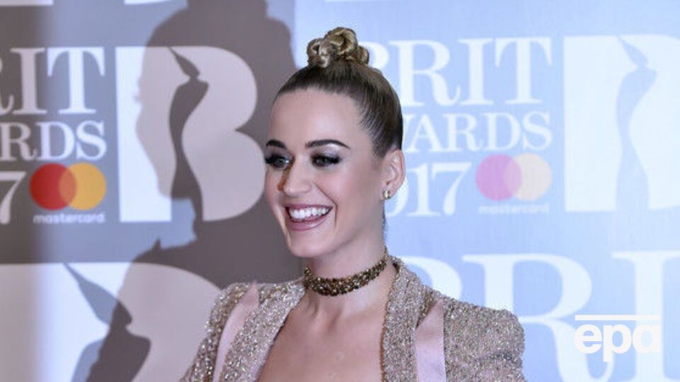 Перрі з'явилася на церемонії премії Brit Awards 2017