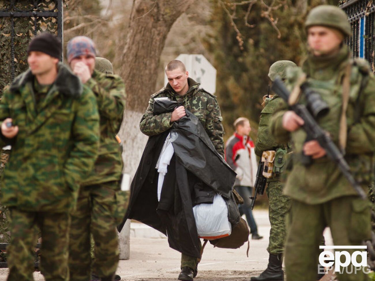 Росія перекинула в Крим п'ять нових льотних екіпажів