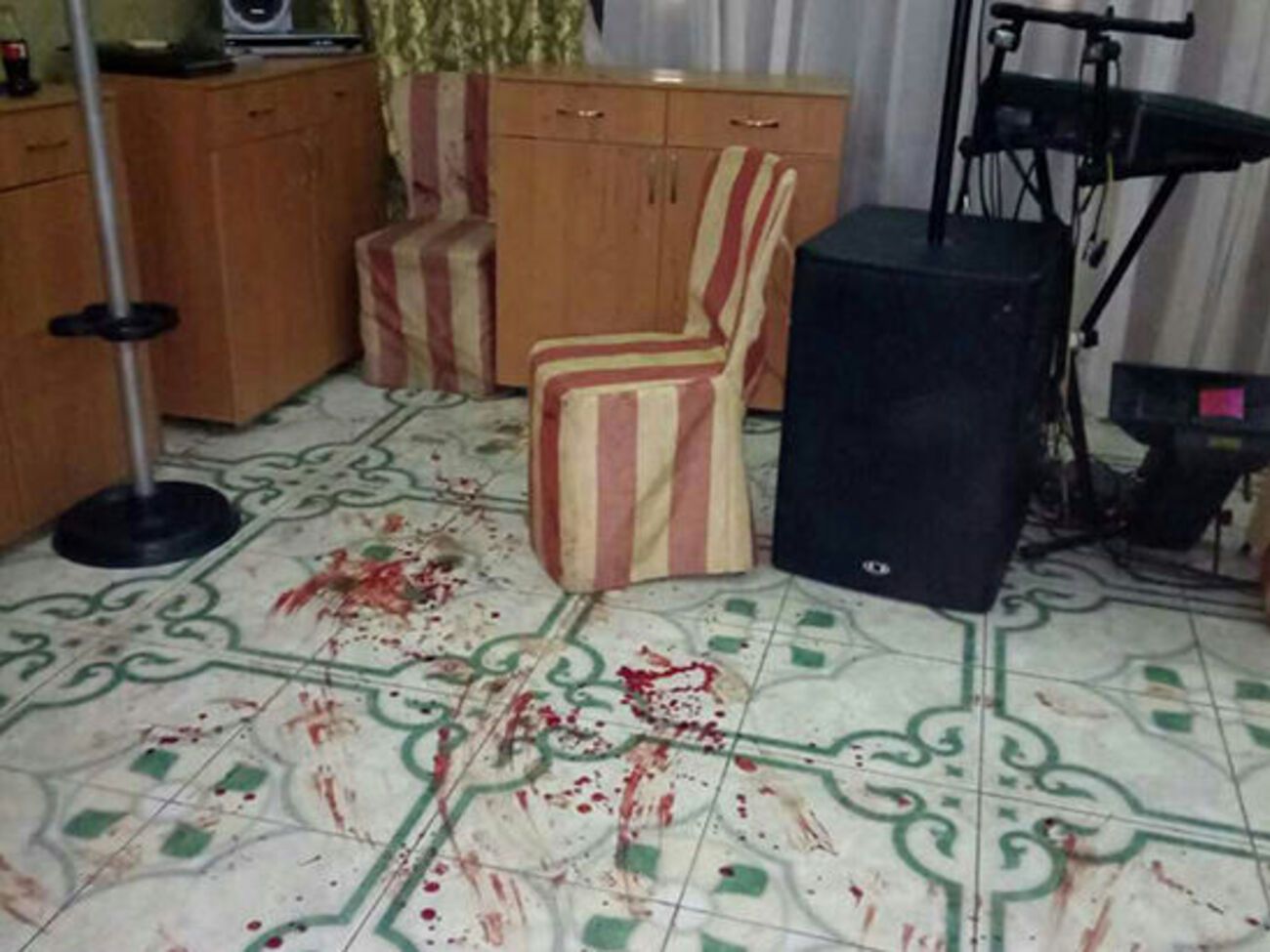 Полиция: В кафе прозвучало восемь выстрелов