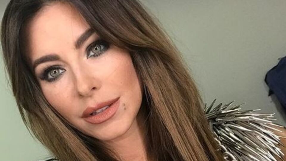 Ани Лорак продемонстрировала объятия с мужем