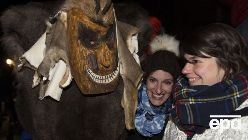 Карнавальное шествие в швейцарских деревнях